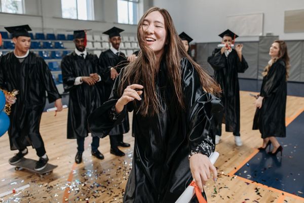 מתמודדים בראש לתואר שני: האם תואר ראשון אכן חובה?