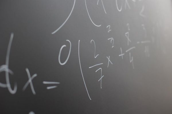 כלכלן ומנהל עם תואר ראשון מהאוניברסיטה הפתוחה