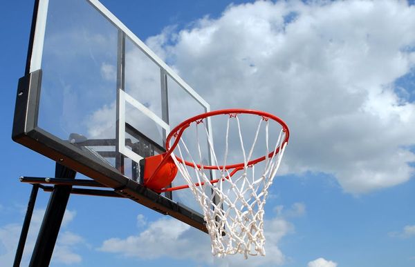 מדריך למידעים: באיזו גובה מקום הסל ב-NBA?