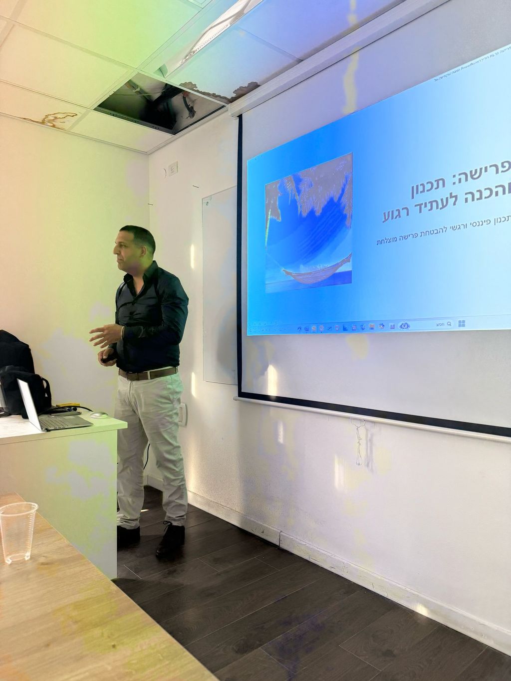 אלעד רפאלי במהלך הרצאה אלעד רפאלי במהלך הרצאה