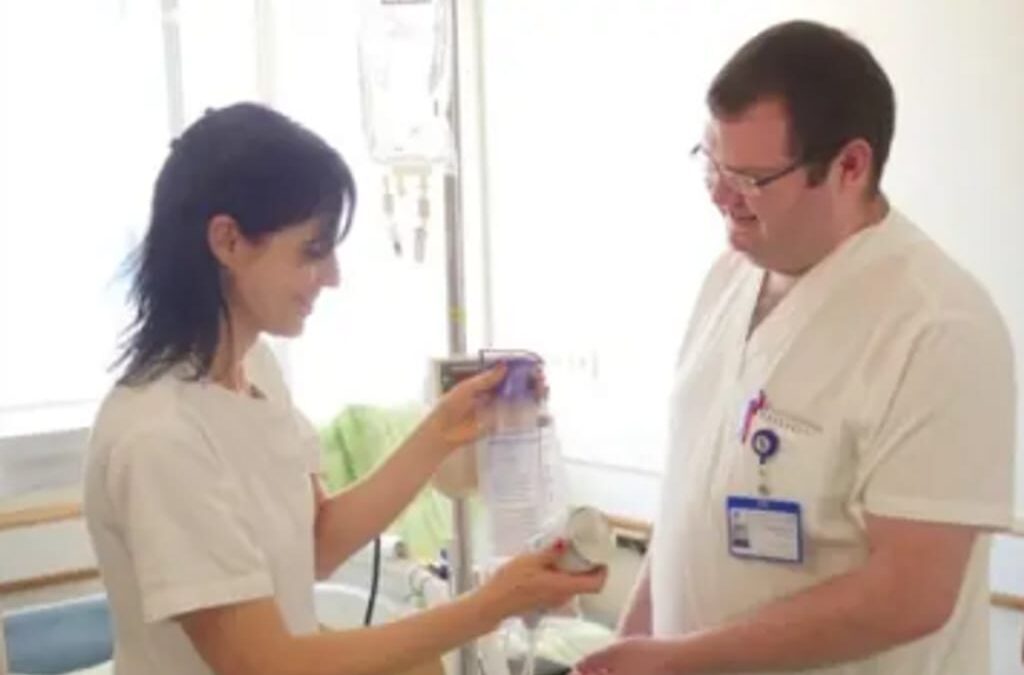 הסבת אקדמאים לסיעוד: מסלול קריירה שני לבעלי תואר אקדמי